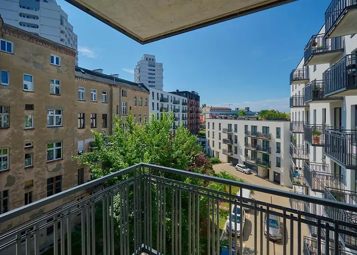 City Center Mirrors Apartment With Parking By Noclegi Renters