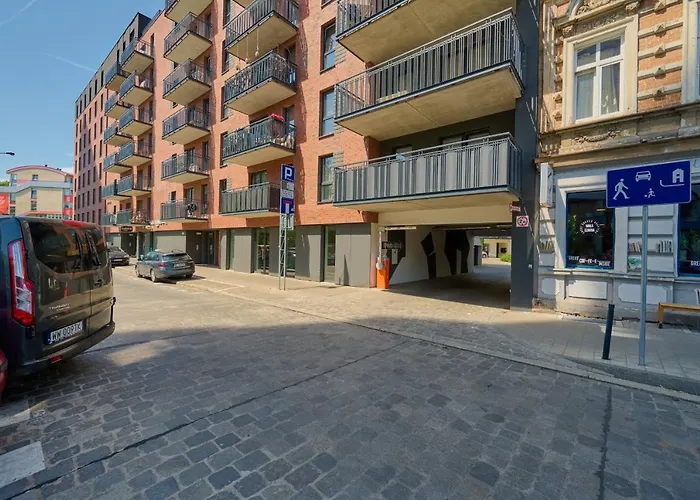 City Center Mirrors Apartment With Parking By Noclegi Renters