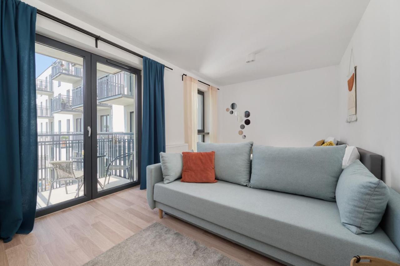 Center Mirrors With Parking By Renters