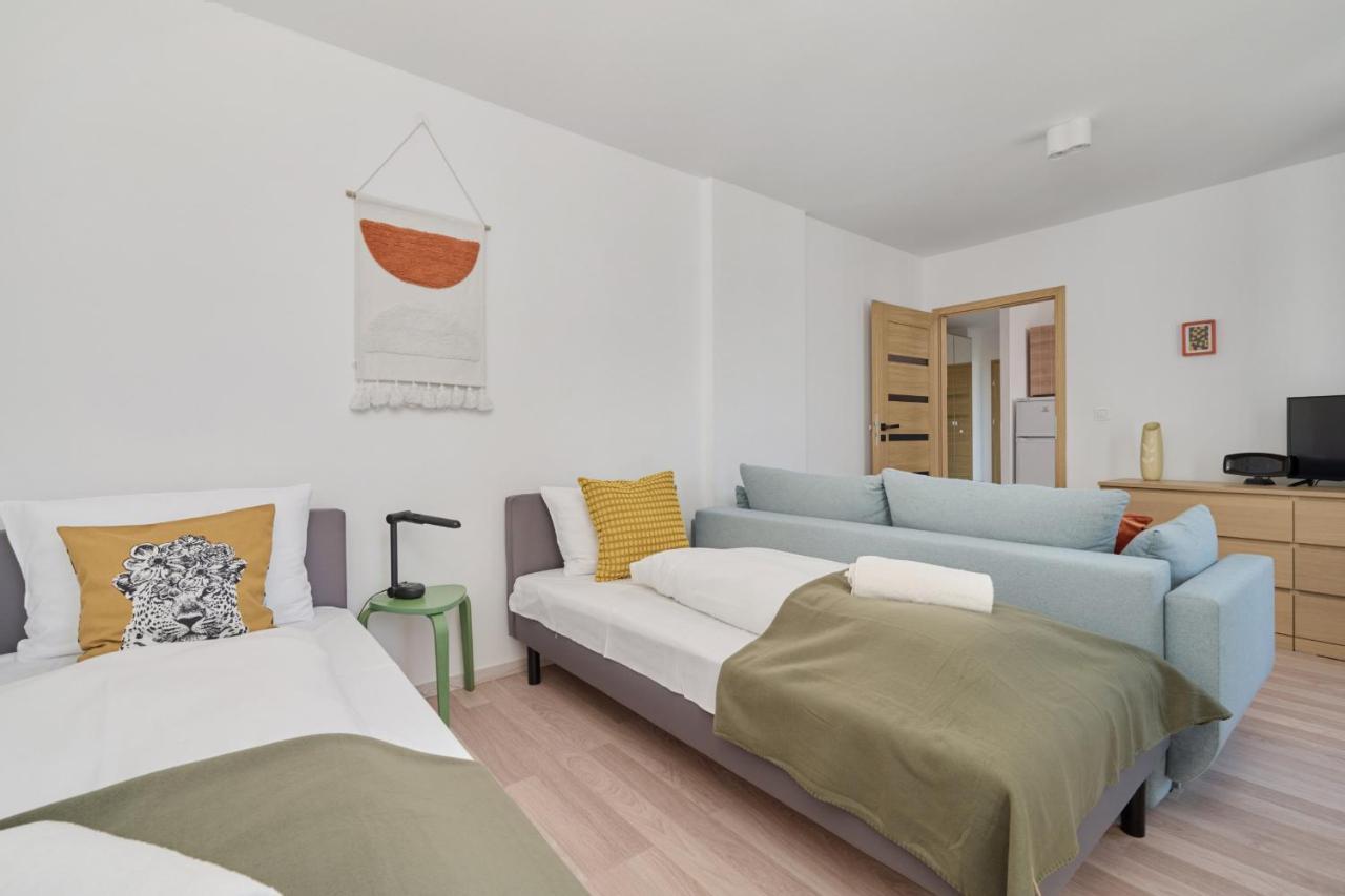 Center Mirrors With Parking By Renters Apartament *